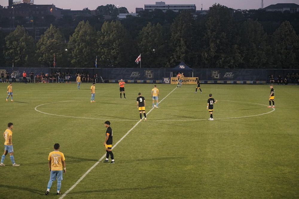 Milwaukee vs. Marquette men's soccer 2022 04 (kick-off)